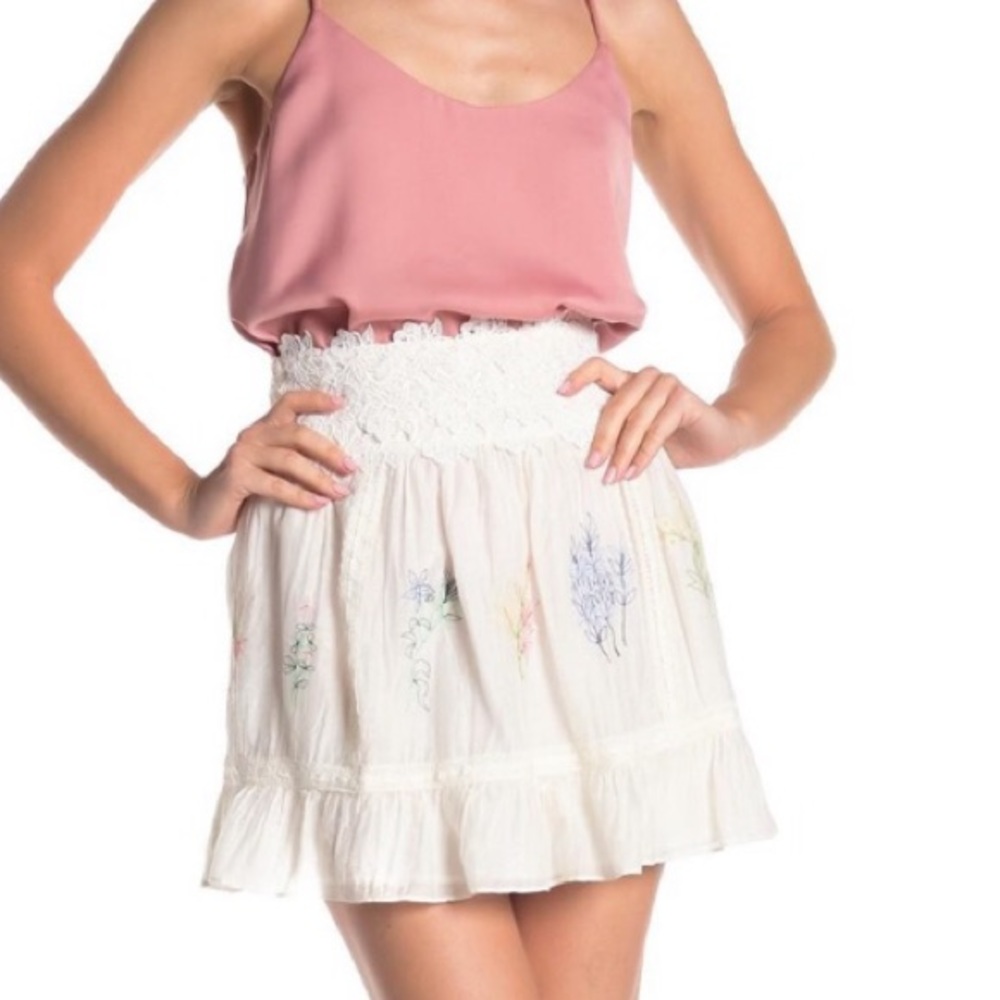 🦋 NWT Love Sam daisy emb skirt M